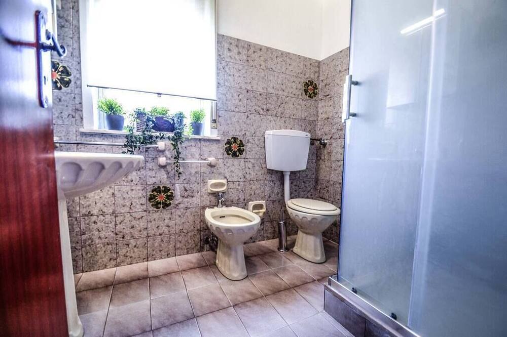Photo of Bathroom in Torre Archirafi