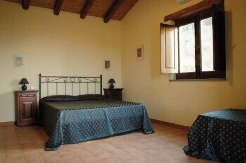 Photo of Bedroom in Patti