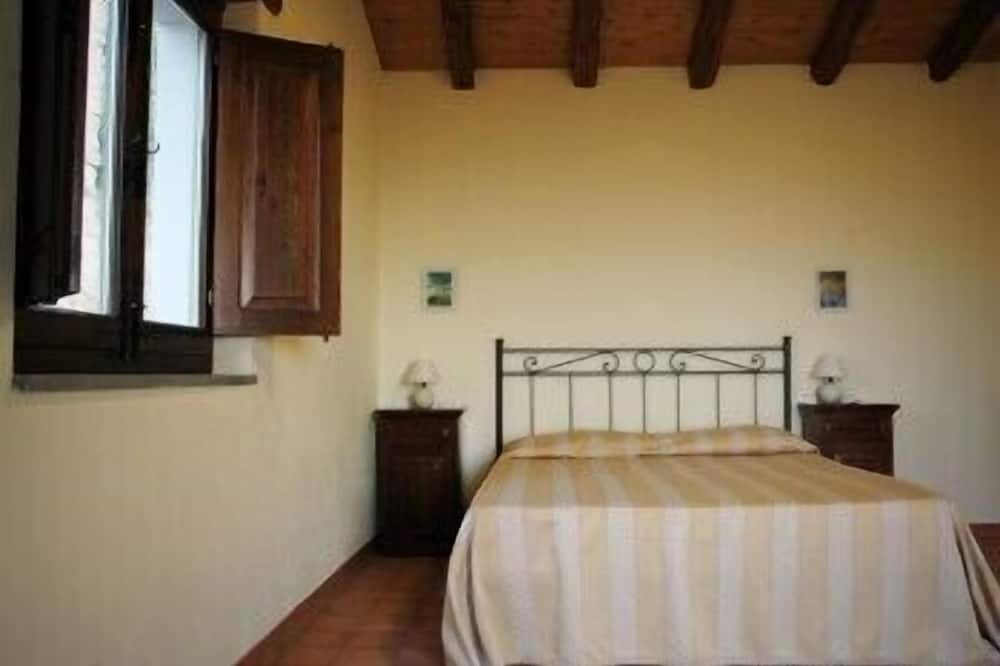 Photo of Bedroom in Patti