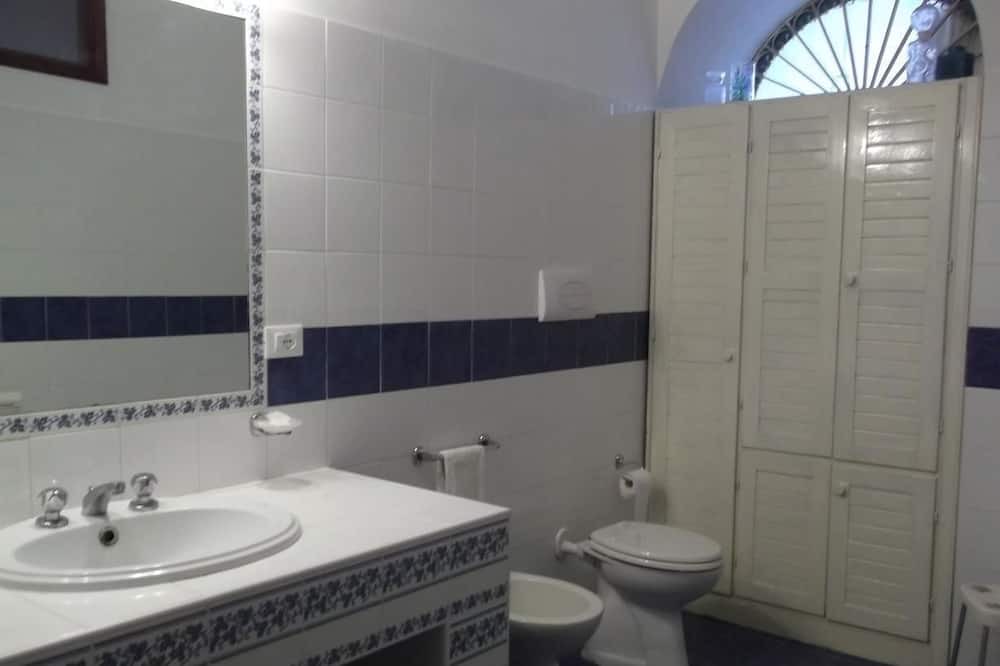 Photo of Bathroom in Patti