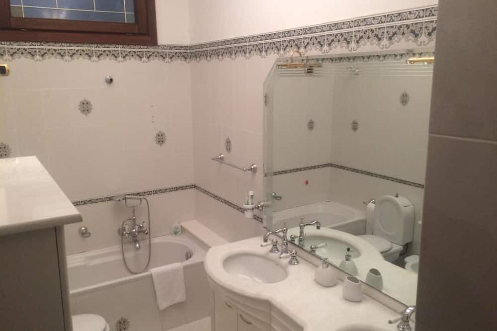 Photo of Bathroom in Valguarnera Caropepe