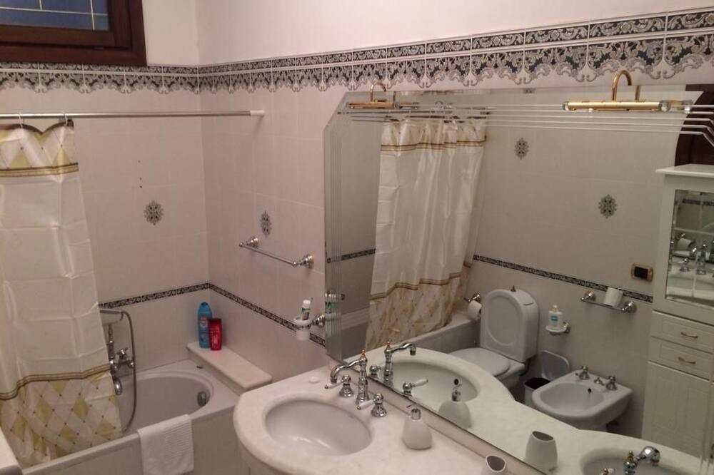Photo of Bathroom in Valguarnera Caropepe