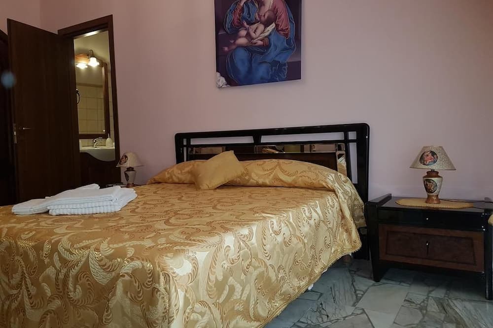 Photo of Bedroom in Valguarnera Caropepe