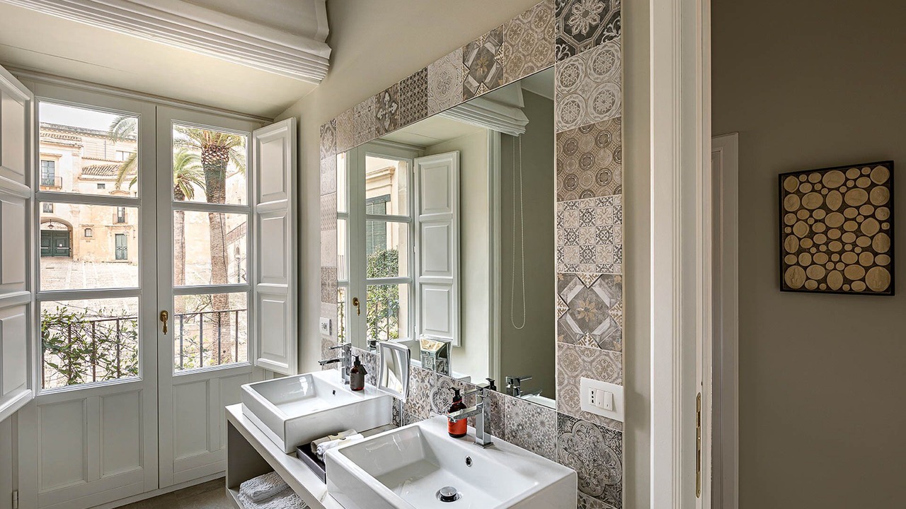 Photo of Bathroom in Noto Historic Centre