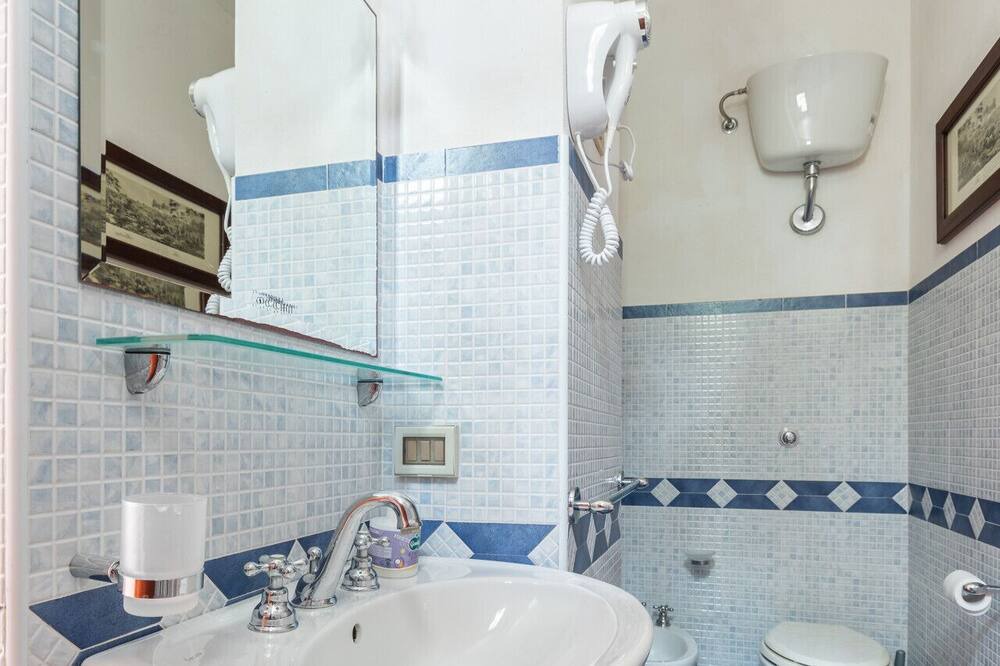 Photo of Bathroom in Collesano