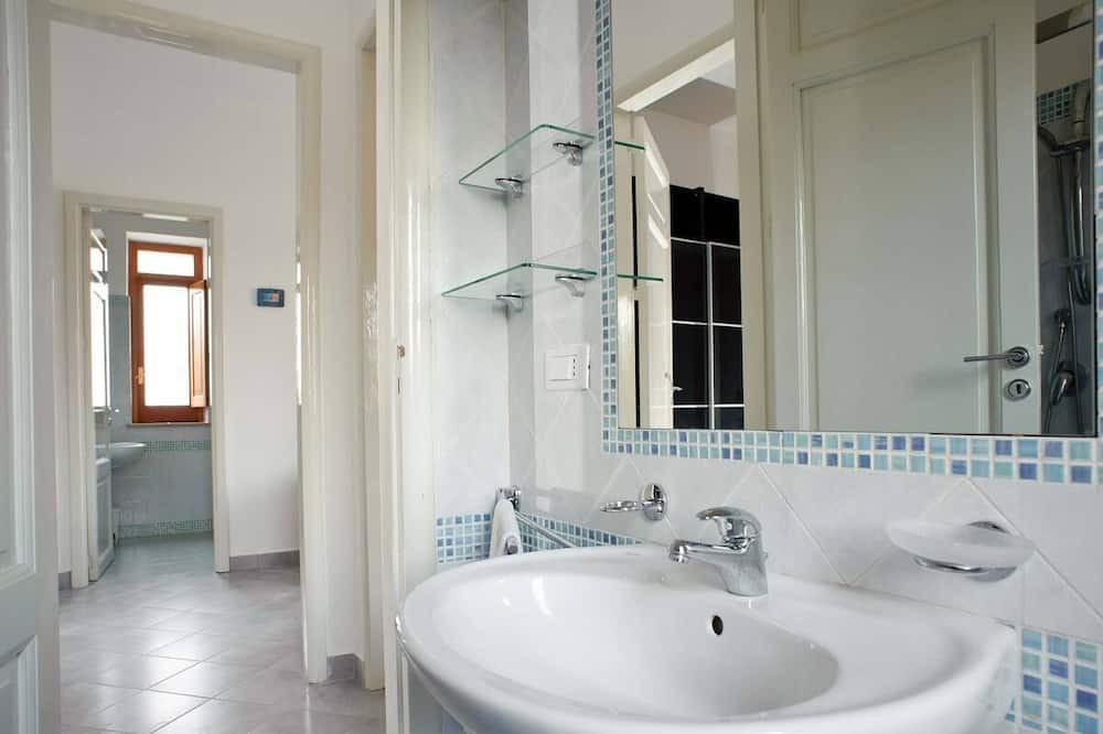 Photo of Bathroom in Patti