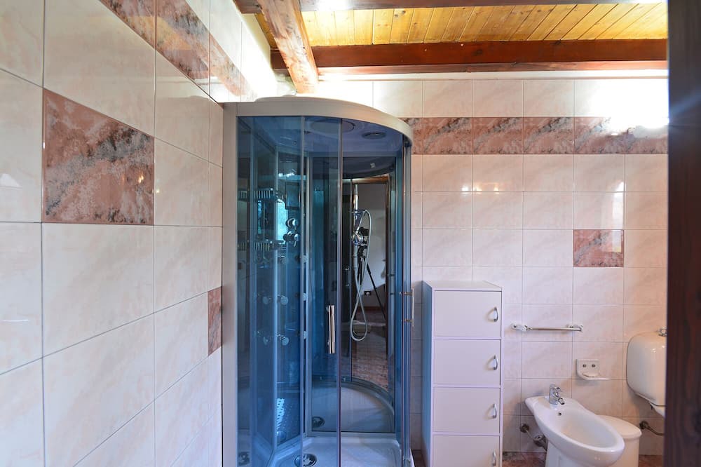 Photo of Bathroom in Solarino