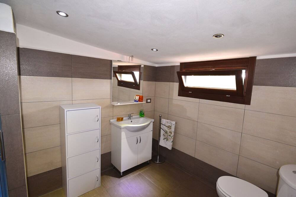 Photo of Bathroom in Solarino