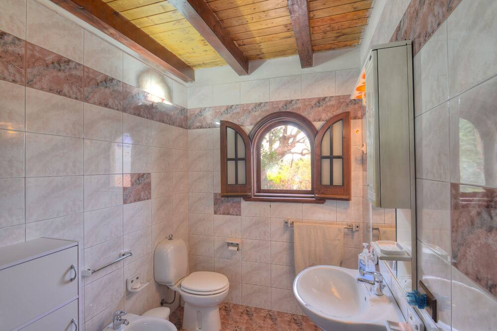 Photo of Bathroom in Solarino