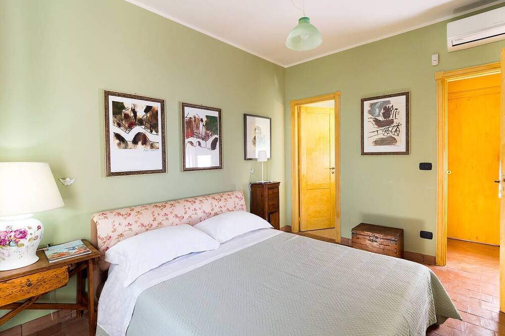 Photo of Bedroom in Milo