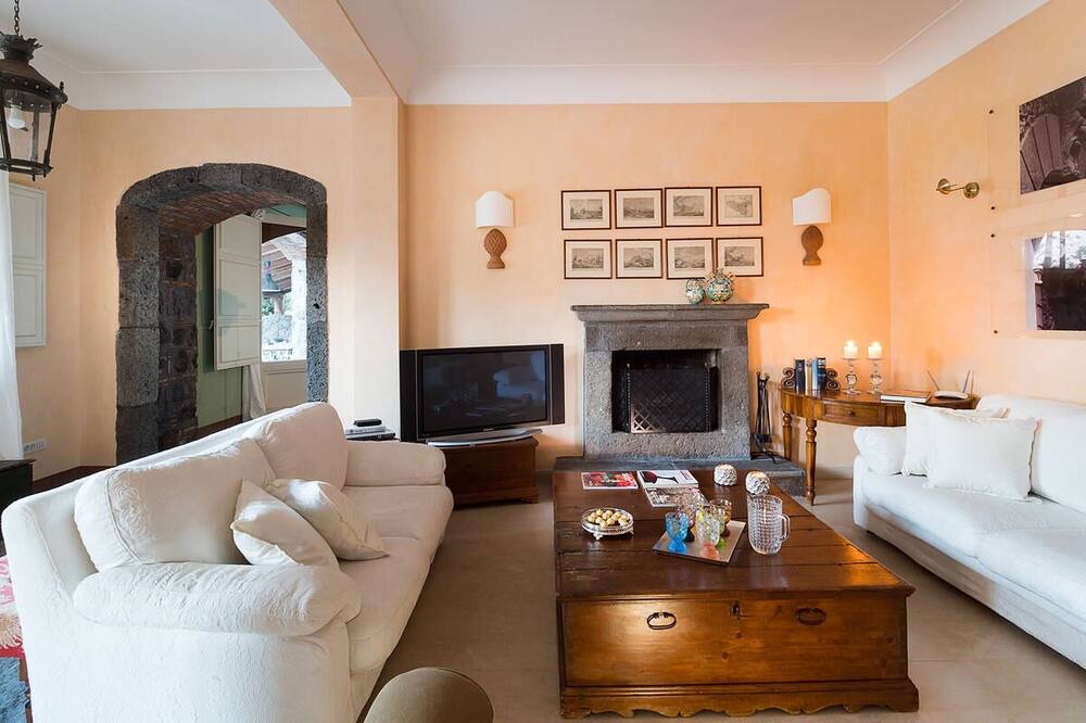 Photo of Livingroom in Milo