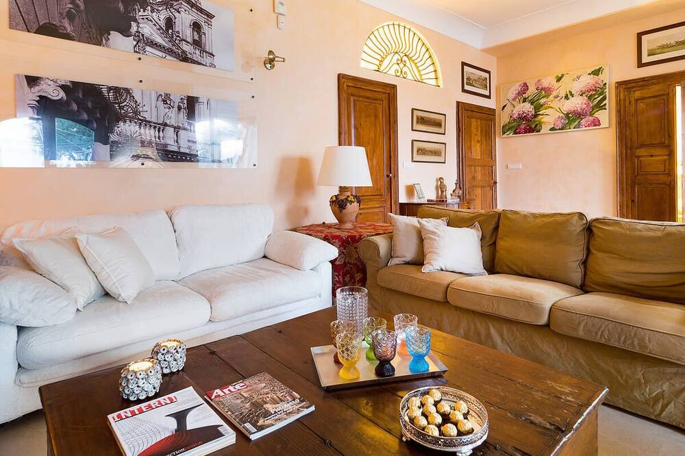 Photo of Livingroom in Milo