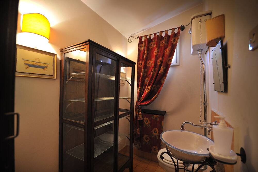 Photo of Bathroom in Caltanissetta