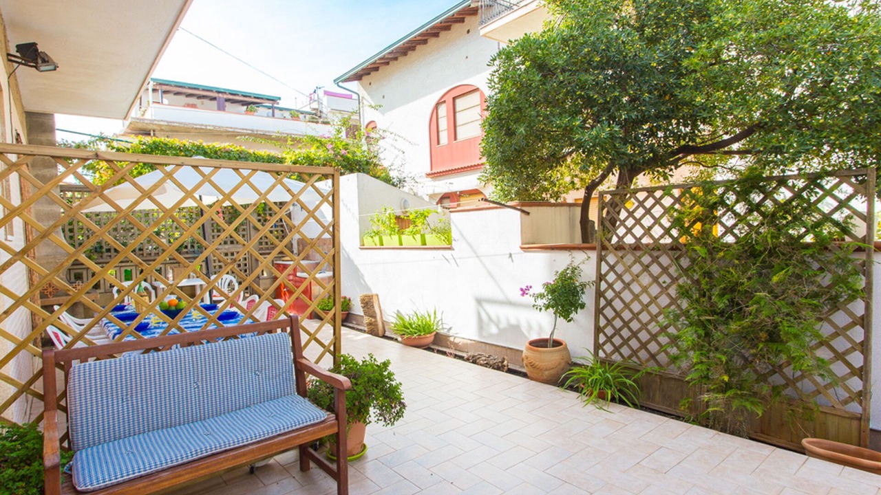 Photo of Patio Balcony in Barcellona Pozzo di Gotto