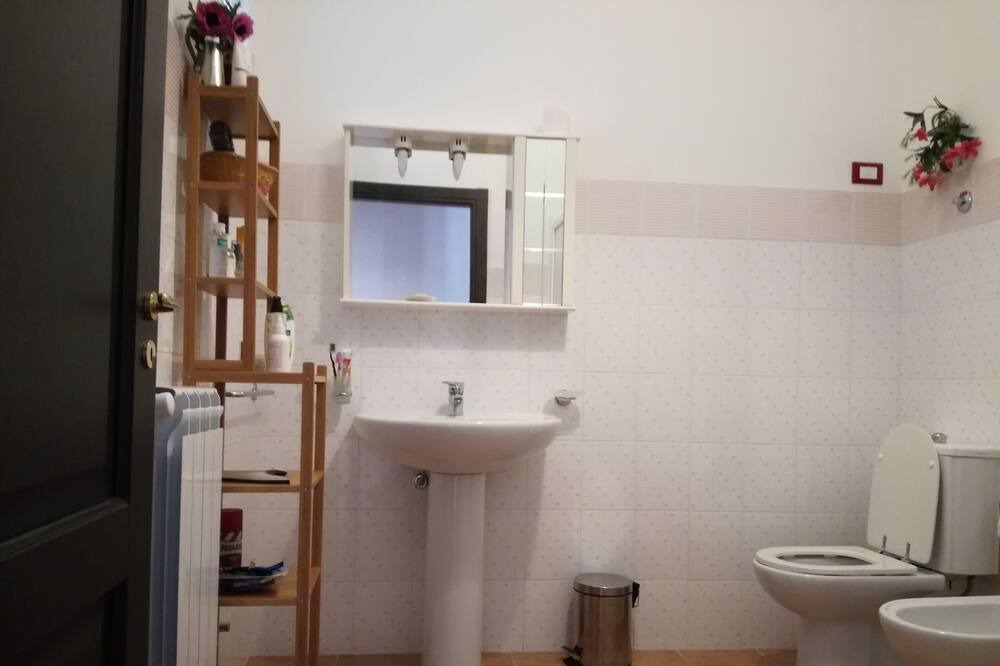 Photo of Bathroom in Avola