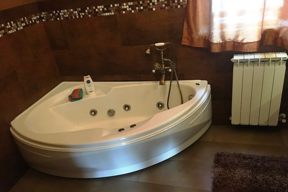Photo of Bathroom in Carrozziere