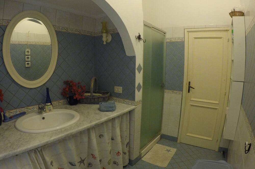 Photo of Bathroom in Vulcano Porto