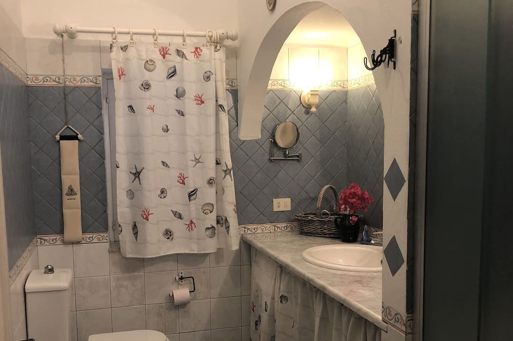 Photo of Bathroom in Vulcano Porto