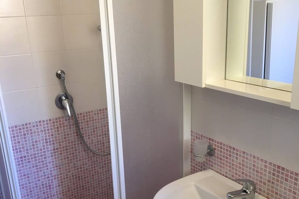 Photo of Bathroom in Avola