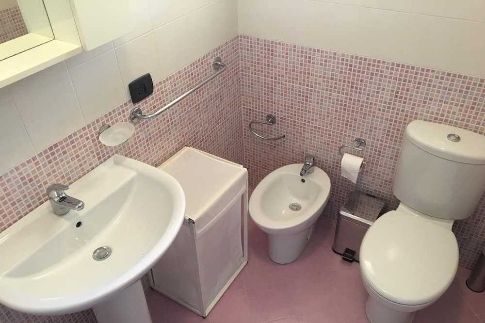 Photo of Bathroom in Avola