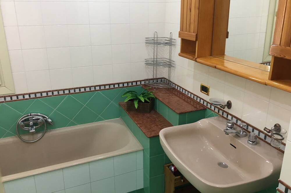 Photo of Bathroom in Avola