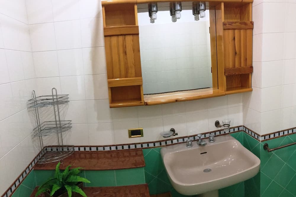 Photo of Bathroom in Avola