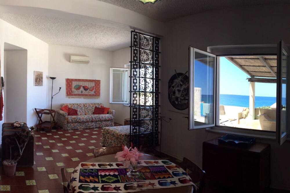 Photo of Livingroom in Barcellona Pozzo di Gotto