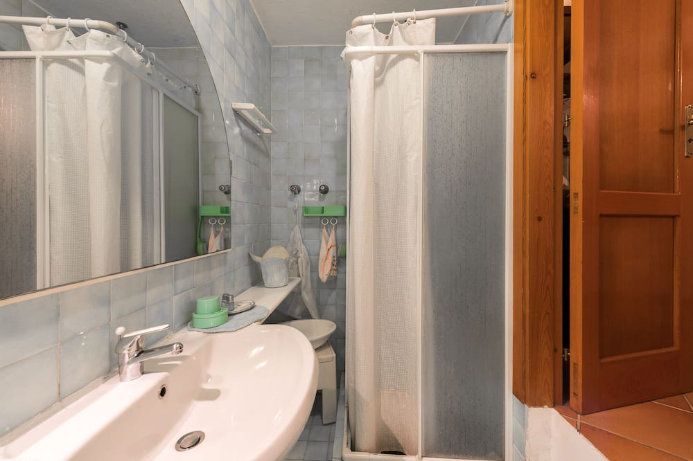 Photo of Bathroom in Leni