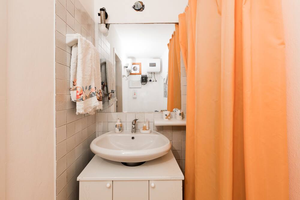 Photo of Bathroom in Leni