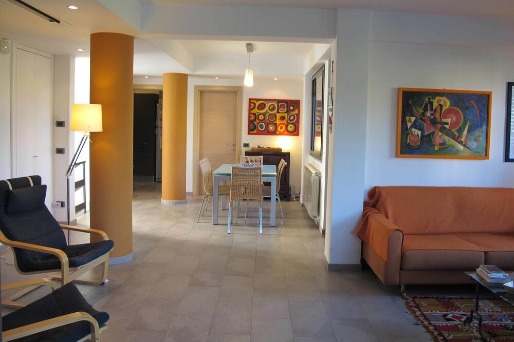 Photo of Livingroom in Mondello