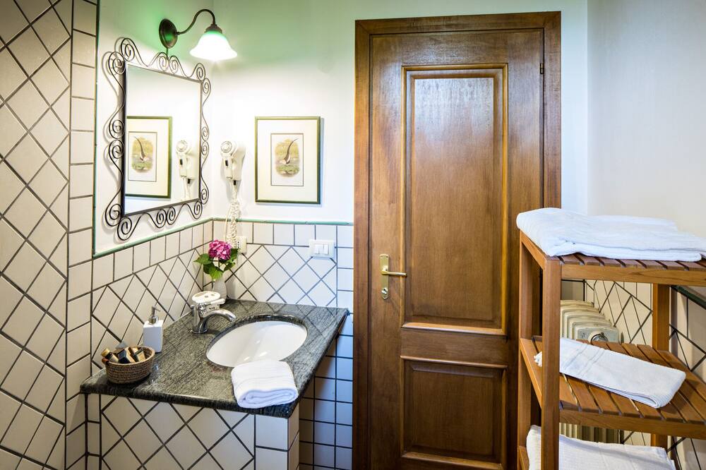 Photo of Bathroom in Nola