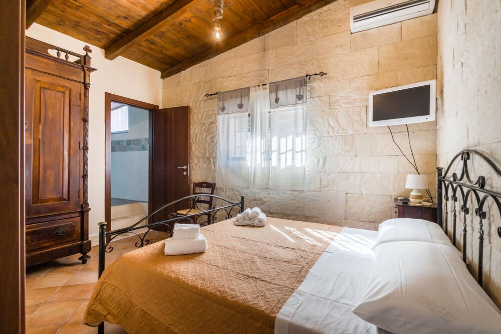 Photo of Bedroom in Avola