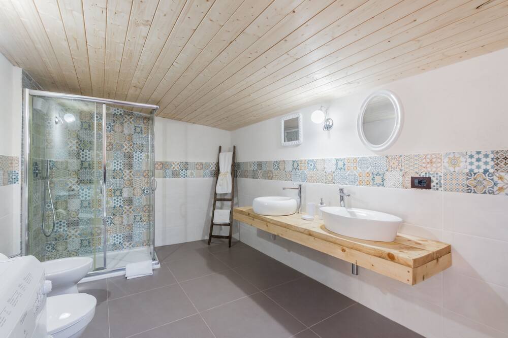 Photo of Bathroom in Avola