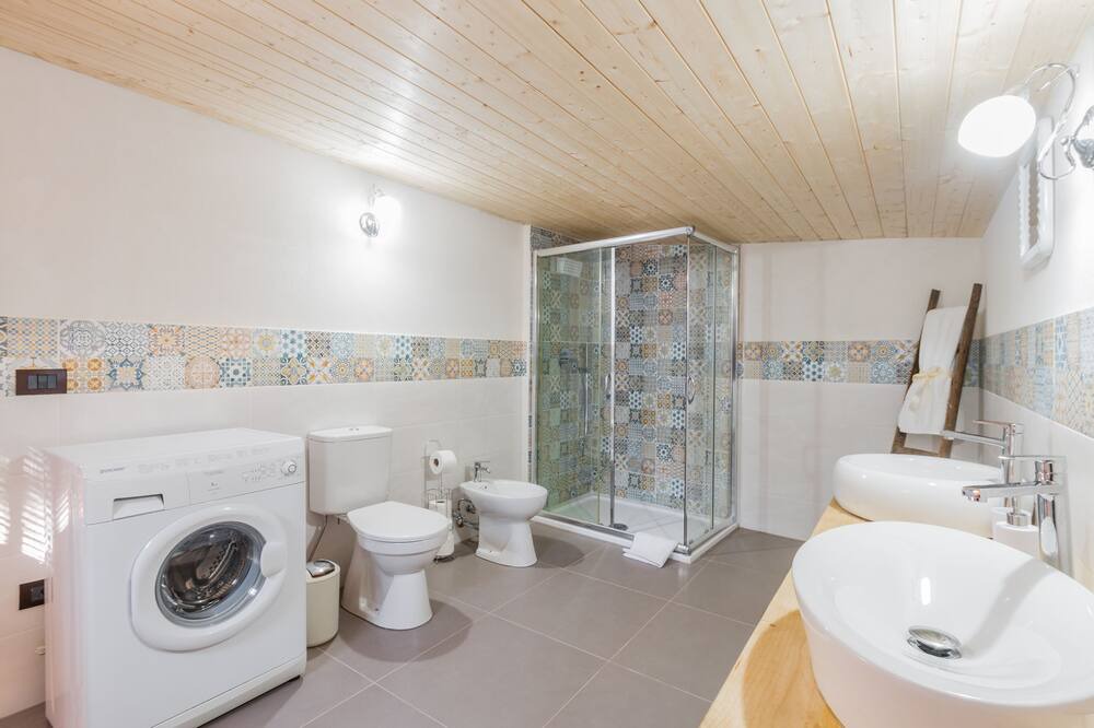 Photo of Bathroom in Avola