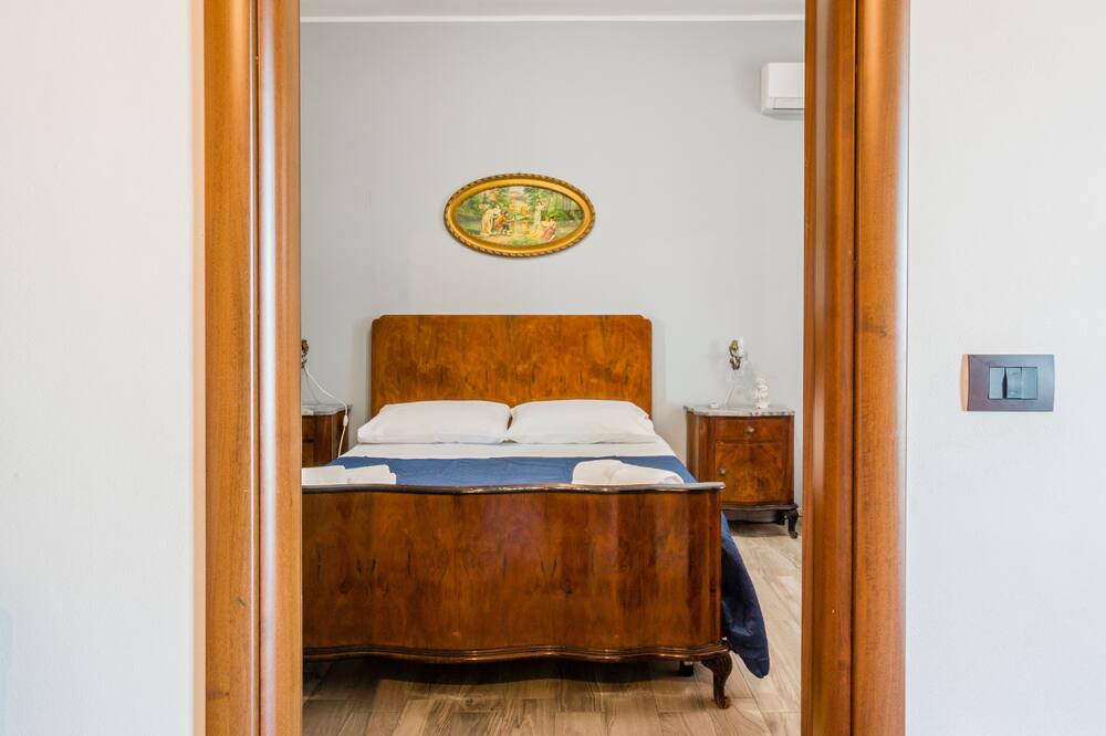Photo of Bedroom in Avola
