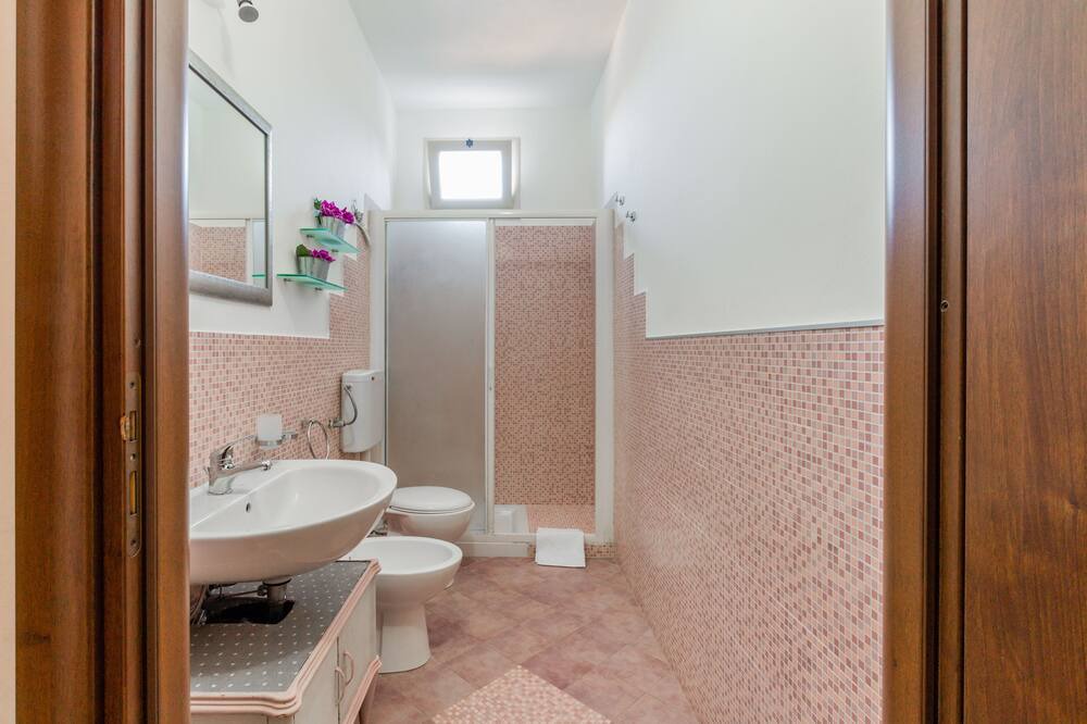 Photo of Bathroom in Avola