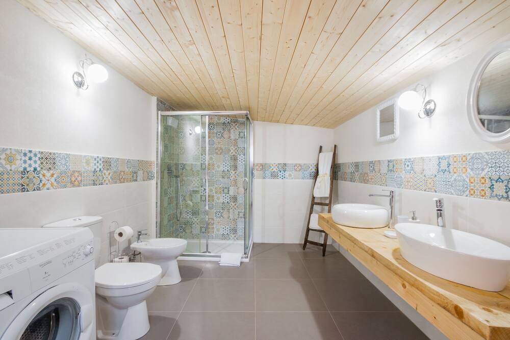 Photo of Bathroom in Avola