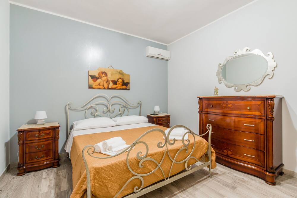Photo of Bedroom in Avola