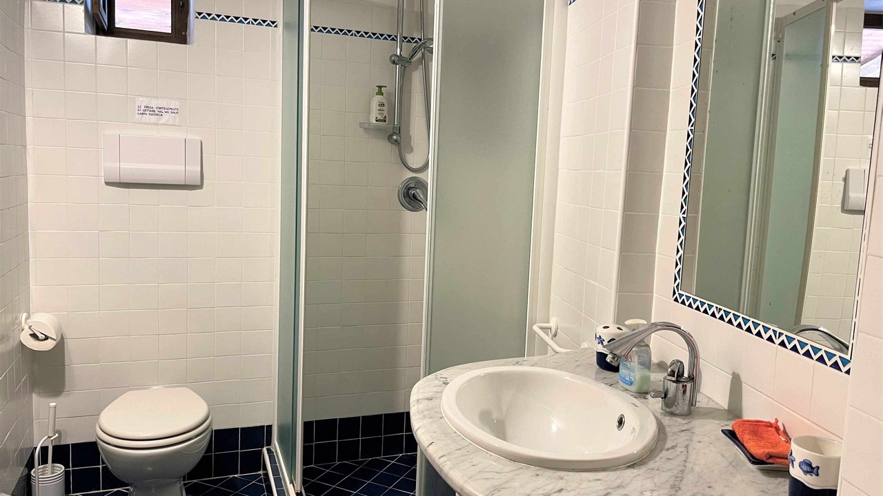Photo of Bathroom in Leni