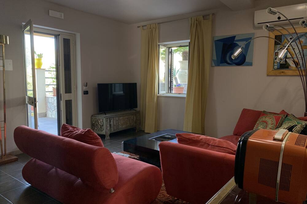 Photo of Livingroom in Mitogio