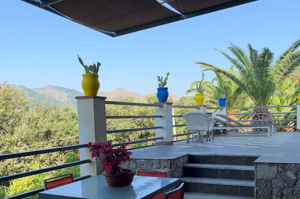Photo of Patio Balcony in Mitogio