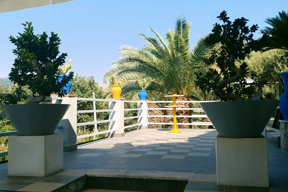 Photo of Patio Balcony in Mitogio