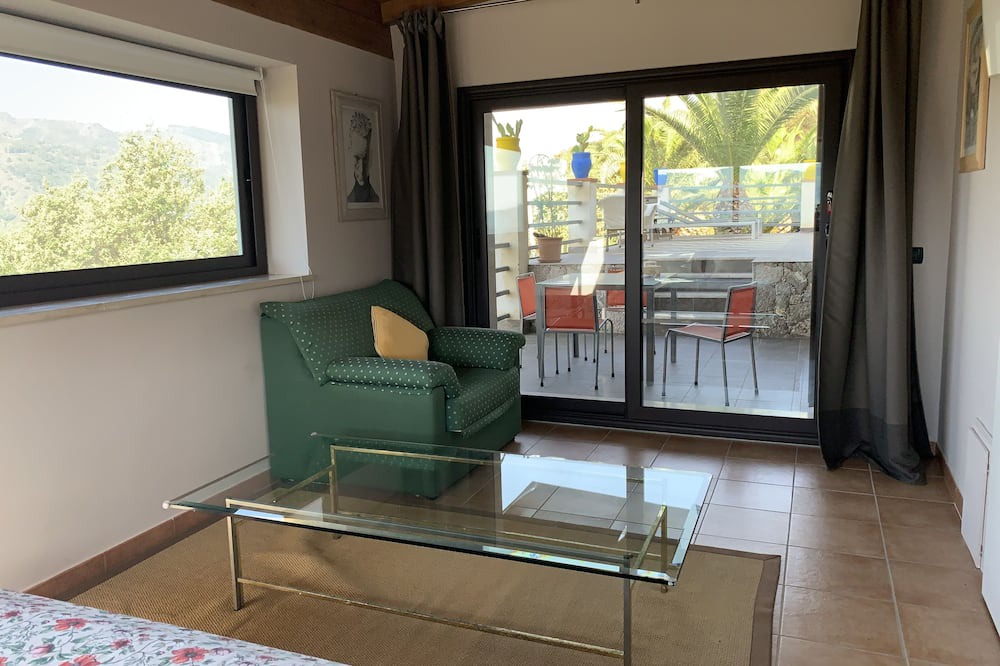 Photo of Livingroom in Mitogio