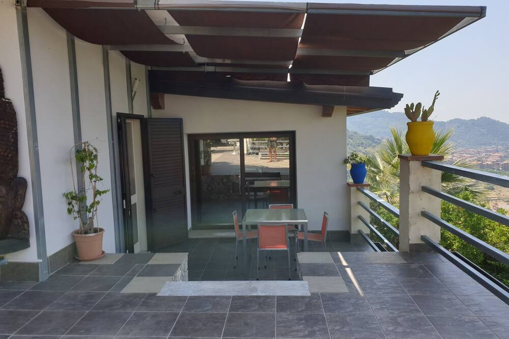 Photo of Patio Balcony in Mitogio