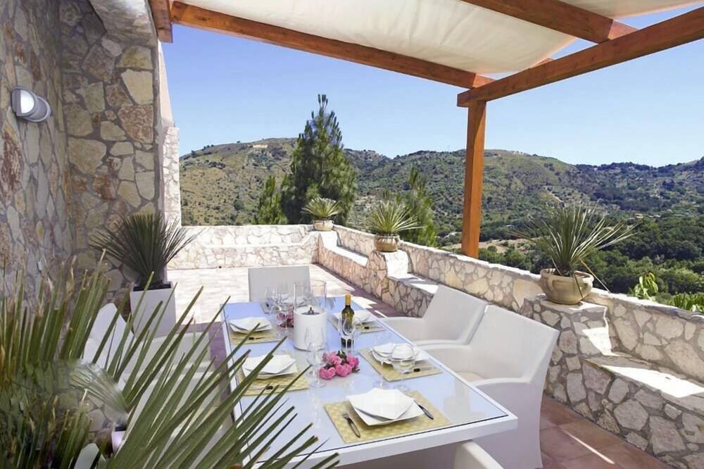 Photo of Patio Balcony in Gratteri