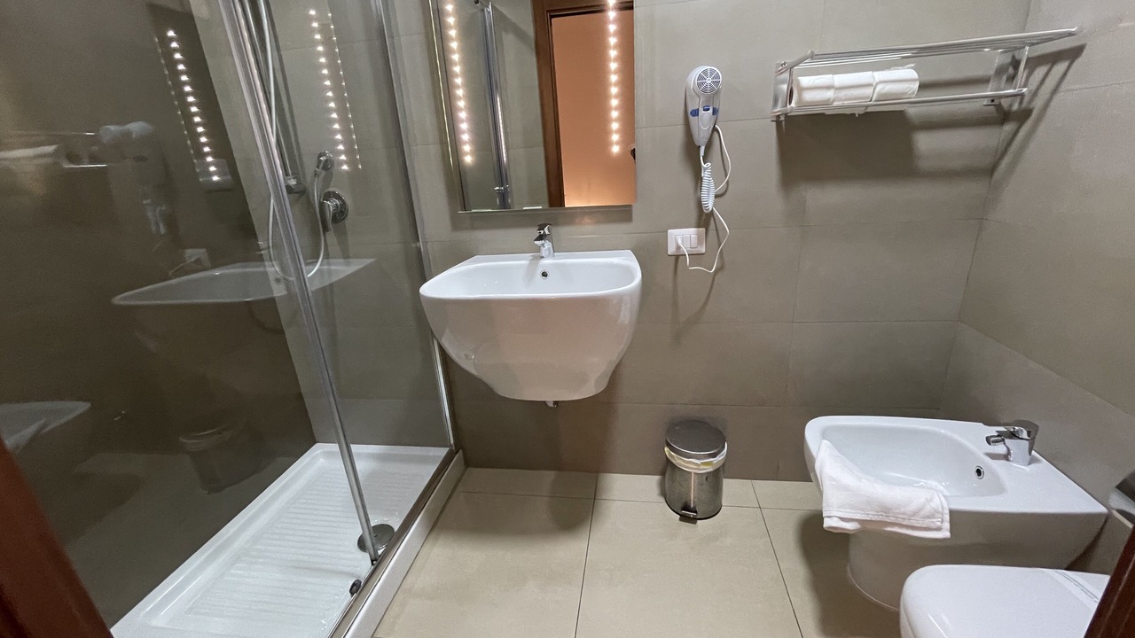 Photo of Bathroom in Gela