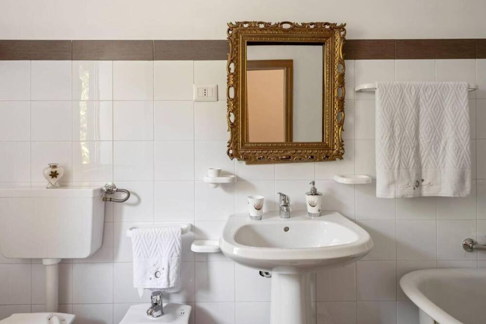 Photo of Bathroom in Maniace