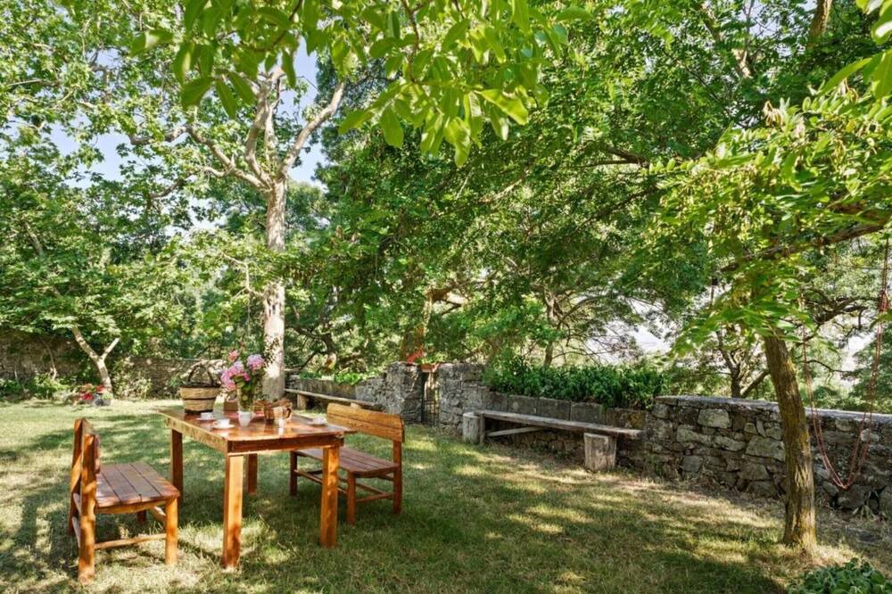 Photo of Outdoor in Maniace