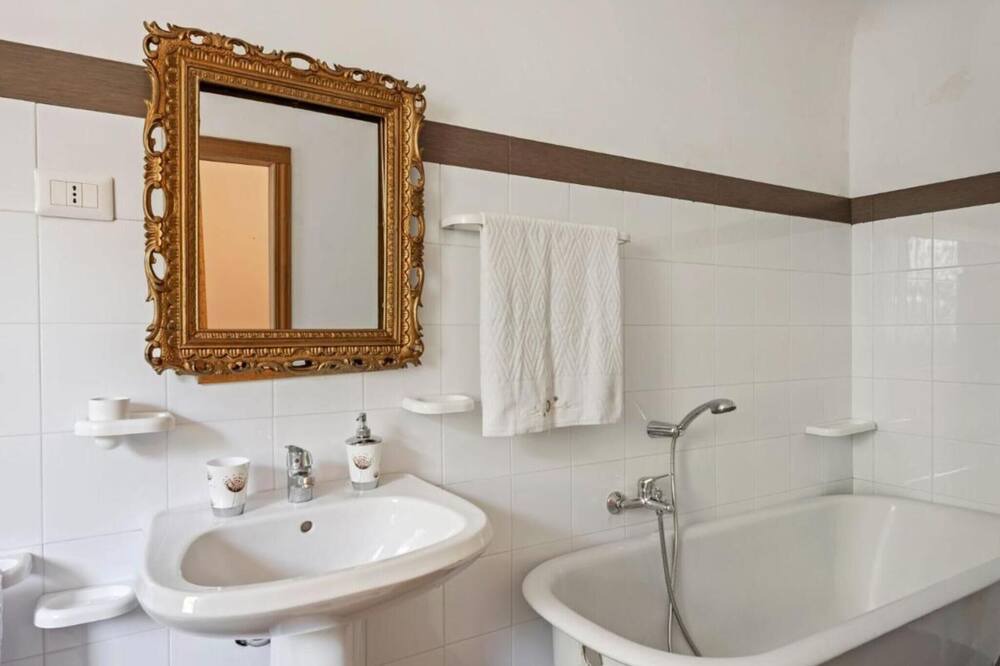 Photo of Bathroom in Maniace