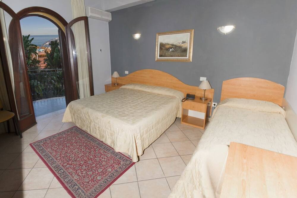 Photo of Bedroom in Patti